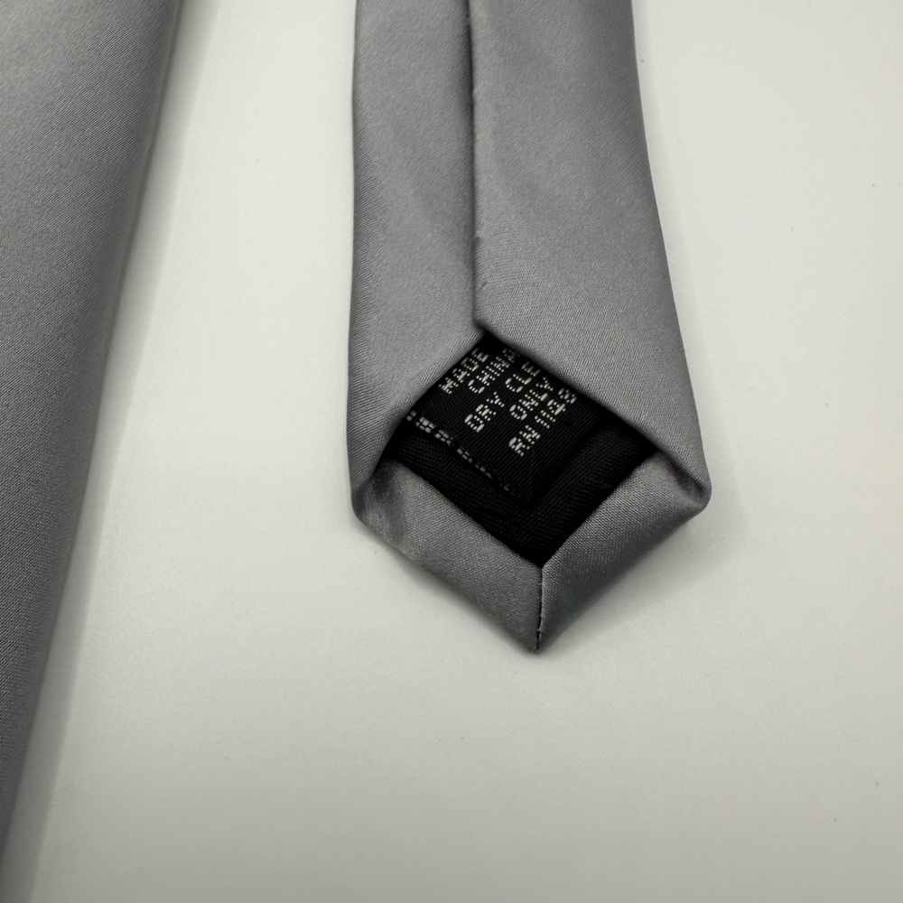 Nicole Miller Classic Silk Gray Tie - Picture 5 of 5